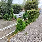 Cascais, T2 With Great Garden In Estoril, Livramento Apartman