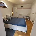 Cascais, T2 With Great Garden In Estoril, Livramento