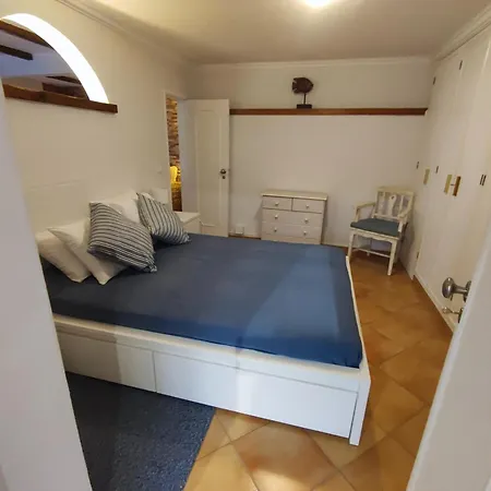Cascais, T2 With Great Garden In Estoril, Livramento