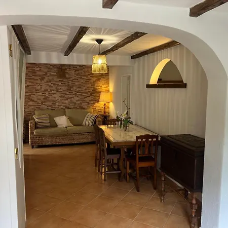 Cascais, T2 With Great Garden In Estoril, Livramento Apartment