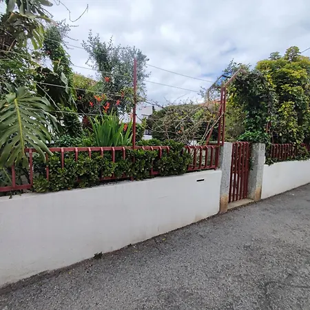 Apartamento Cascais, T2 With Great Garden In Estoril, Livramento *