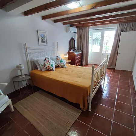 Apartamento Cascais, T2 With Great Garden In Estoril, Livramento *