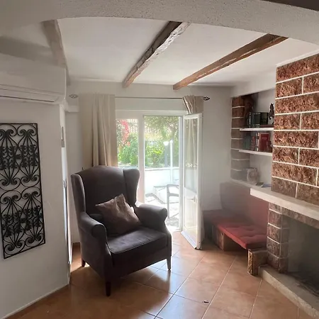 Apartment Cascais, T2 With Great Garden In Estoril, Livramento *