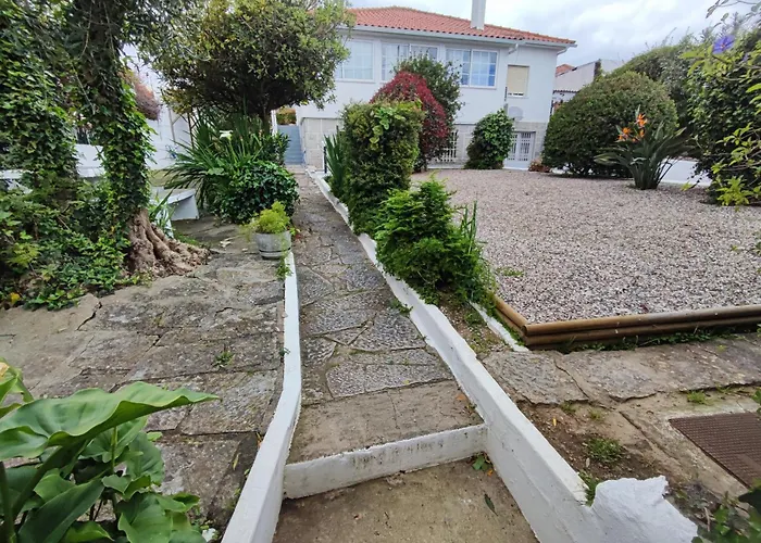 Apartamento Cascais, T2 With Great Garden In Estoril, Livramento