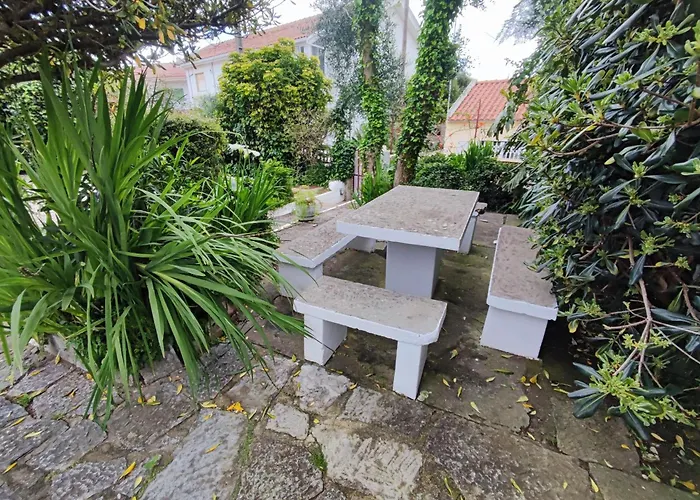 Cascais, T2 With Great Garden In Estoril, Livramento *