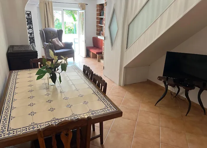 Cascais, T2 With Great Garden In Estoril, Livramento *