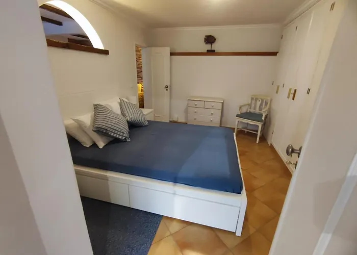 Cascais, T2 With Great Garden In Estoril, Livramento
