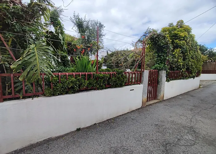 Apartamento Cascais, T2 With Great Garden In Estoril, Livramento *