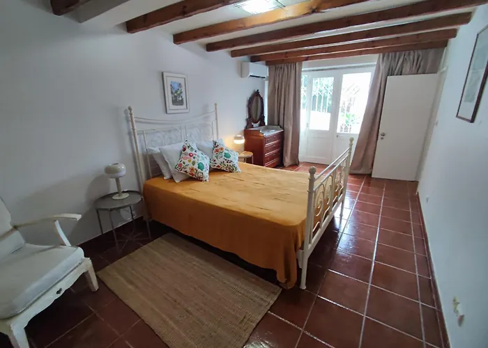 Apartamento Cascais, T2 With Great Garden In Estoril, Livramento *