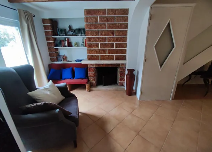 Apartamento Cascais, T2 With Great Garden In Estoril, Livramento