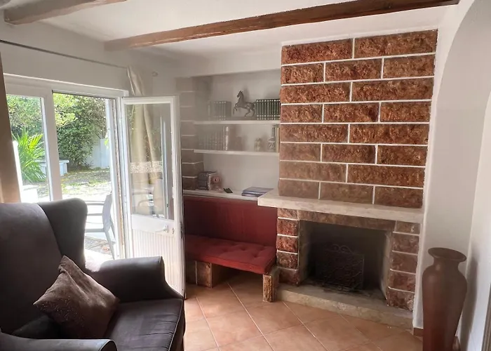 Apartamento Cascais, T2 With Great Garden In Estoril, Livramento